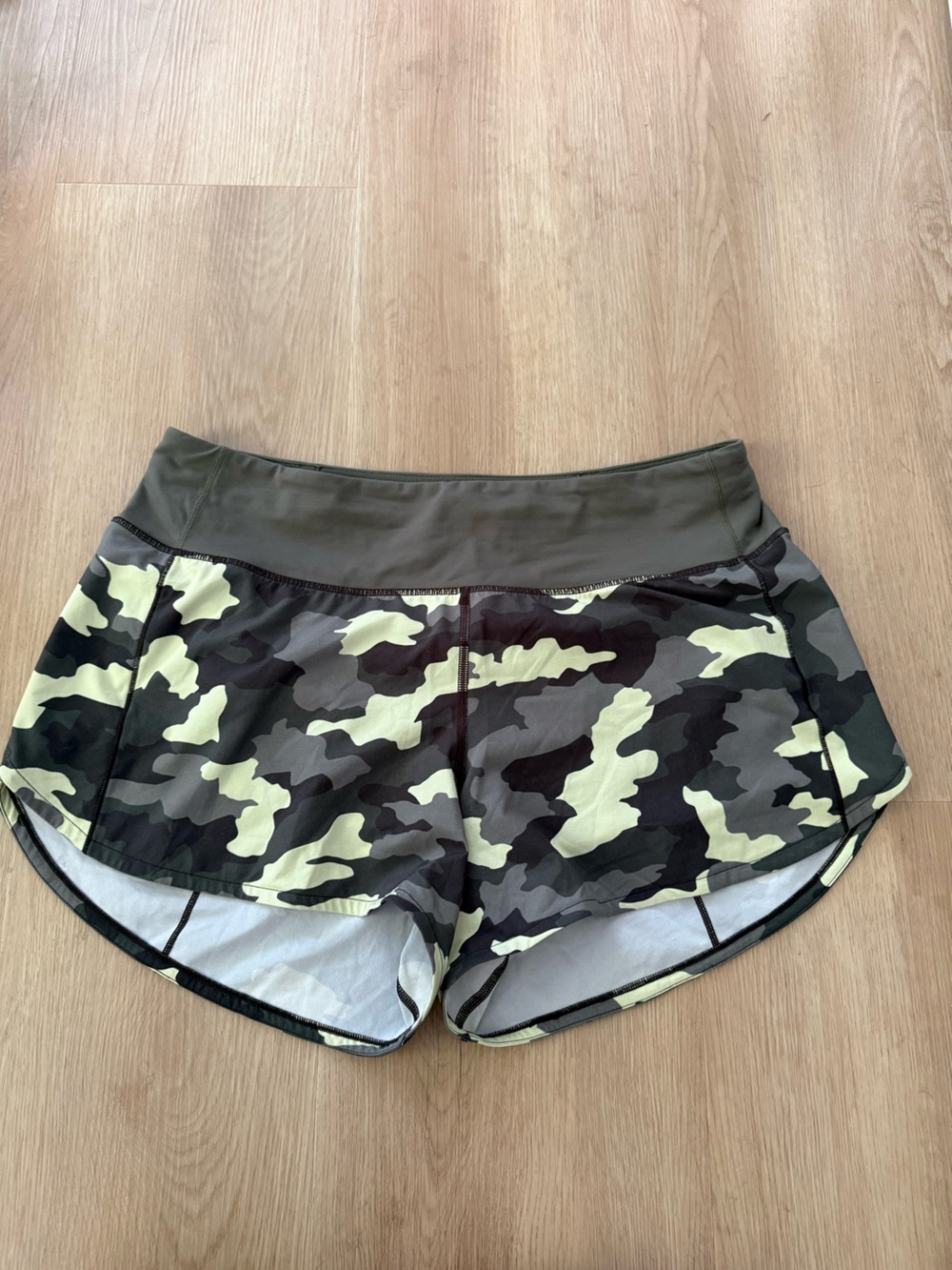 Lululemon Speed Up Short 4” Lined size 10